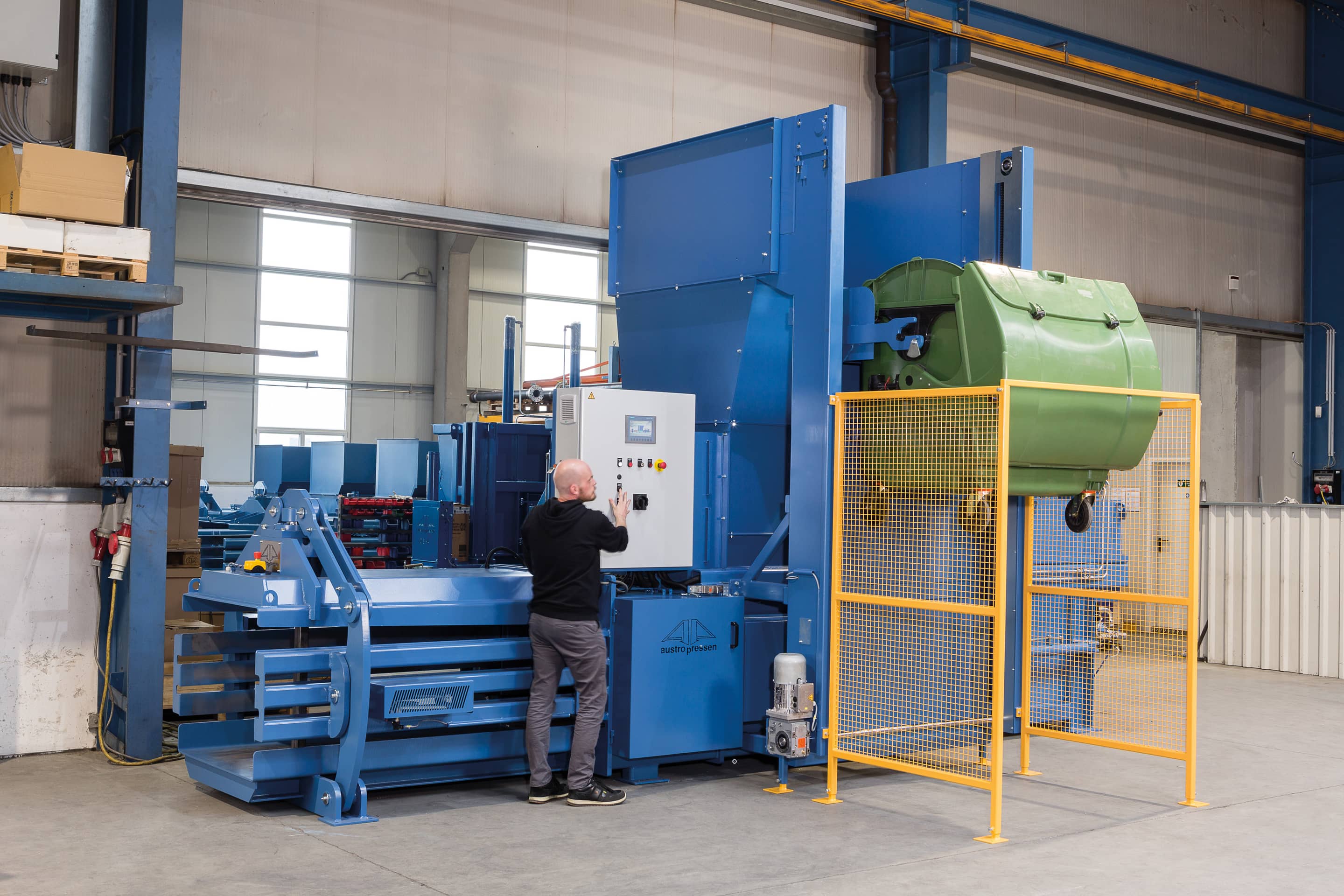 Channel Baler APK-D with tipping device Austropressen